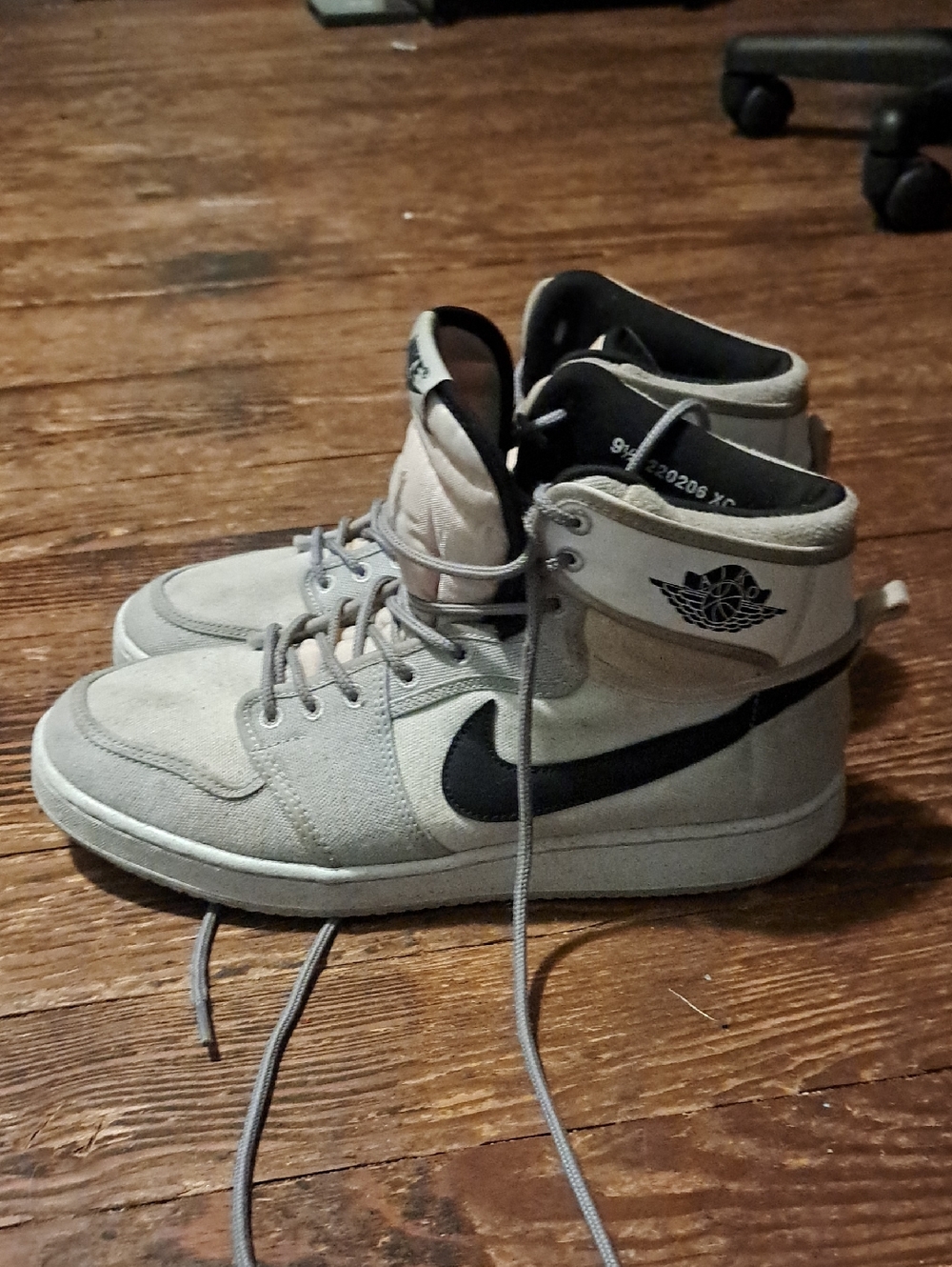 Nike Men's High-Top Sneakers in Light Gray with Black Swoosh